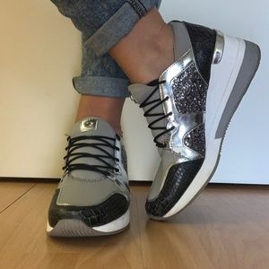 🔥Michael Kors Trainer Sneakers Size 9.5 black and sil…